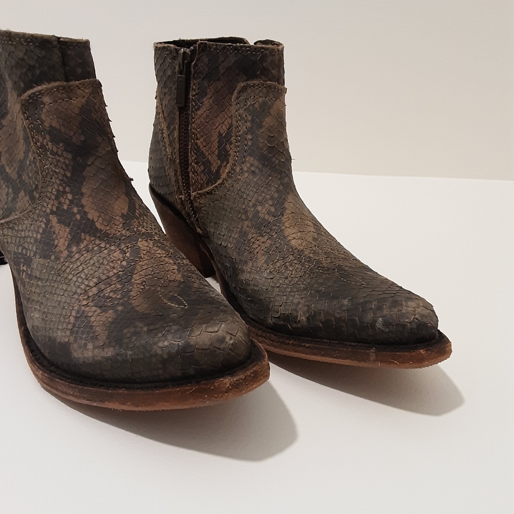 Liberty Black size 9.5 ankle boot